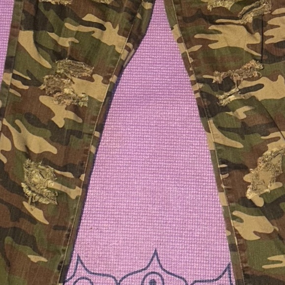 Forever 21 camo jeans - Picture 3 of 5